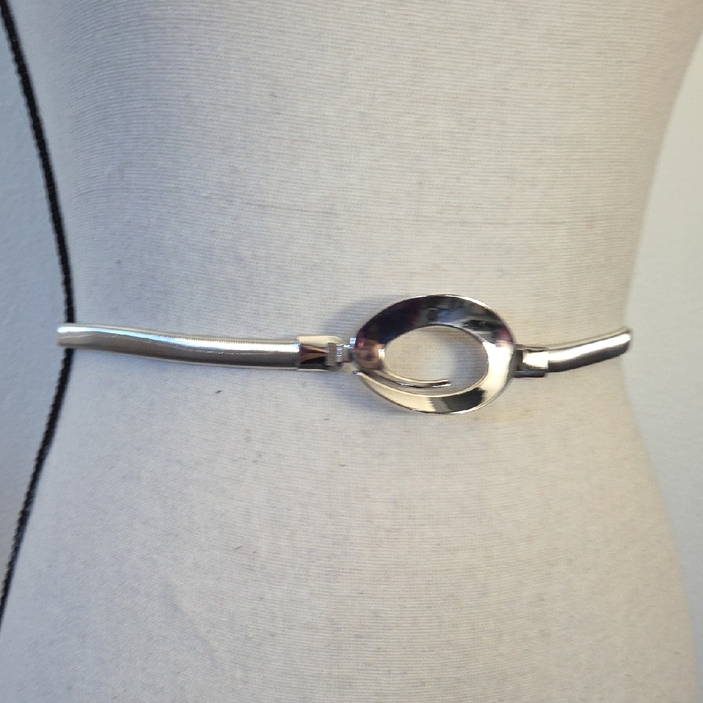 Silver Oval Metal Waist Belt - Women's Accessory - Picture 5 of 6